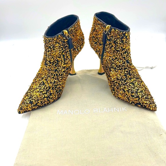 BRAND NEW Manolo Blahnik Stiletto Booties - Picture 13 of 14